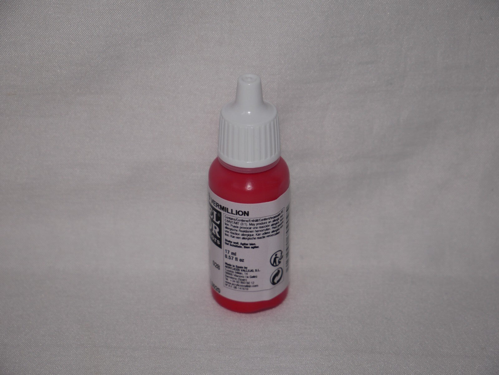 Vallejo Model Color Vermillion Acrylic 17ml/0.57 fl oz Dropper Bottle - 70.909