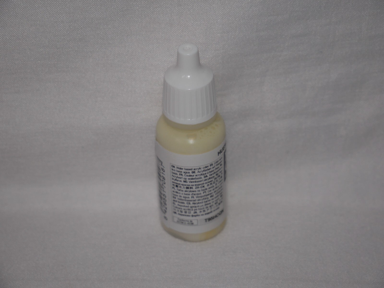 Vallejo Model Color Ivory Acrylic 17ml/0.57 fl oz Dropper Bottle - 70.918