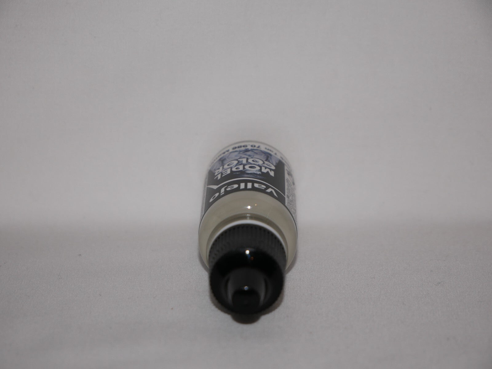 Vallejo Model Color Deck Tan Acrylic 18ml/0.60 fl oz Dropper Bottle - 70.986
