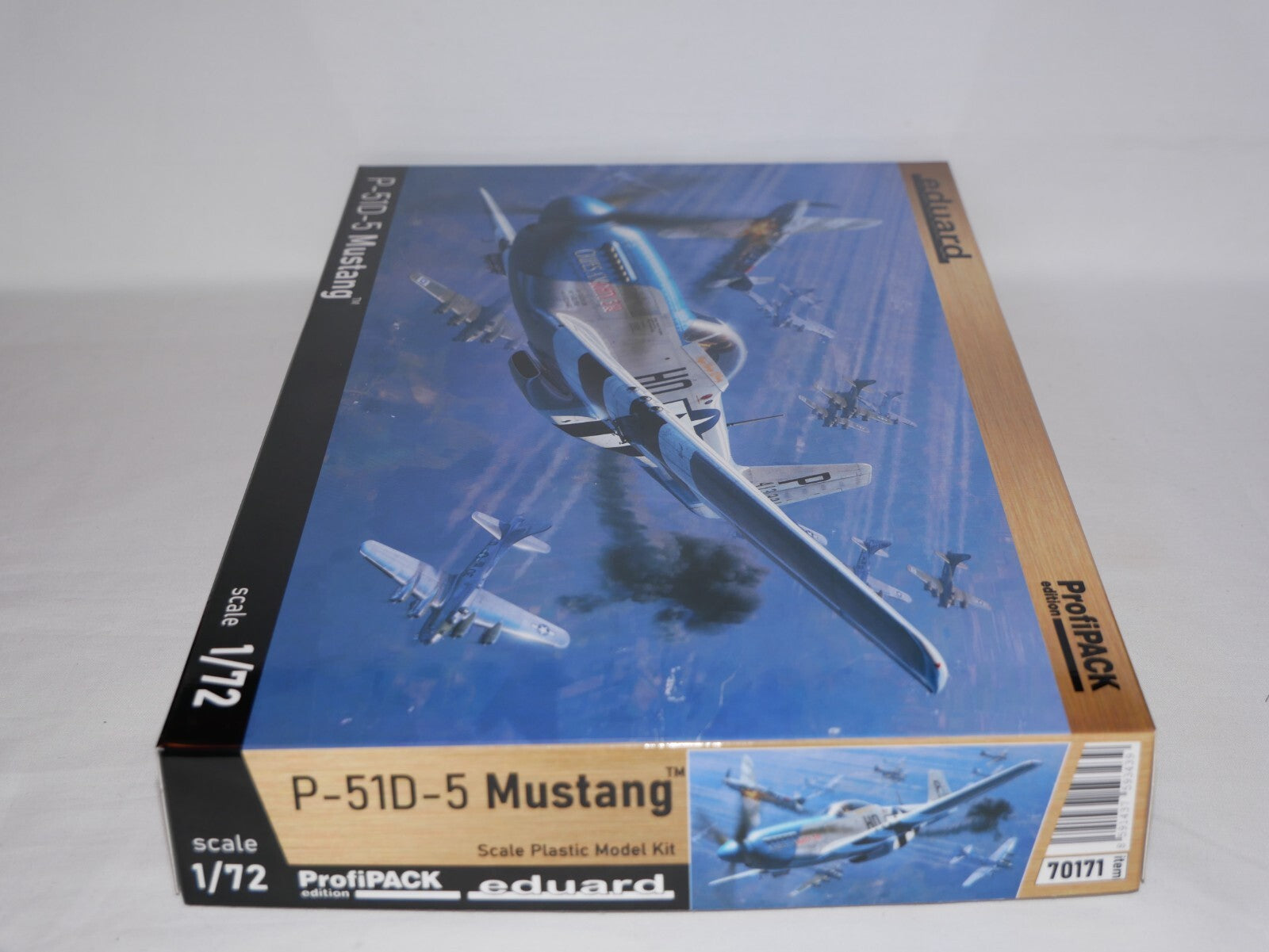 Eduard 1:72 Scale North American P-51D-5 Mustang ProfiPACK Edition Kit - 70171