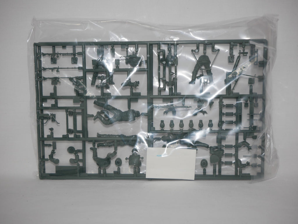 Tamiya Military Miniatures 1:35 Scale German Machine Gun Troops Infantry - 35038