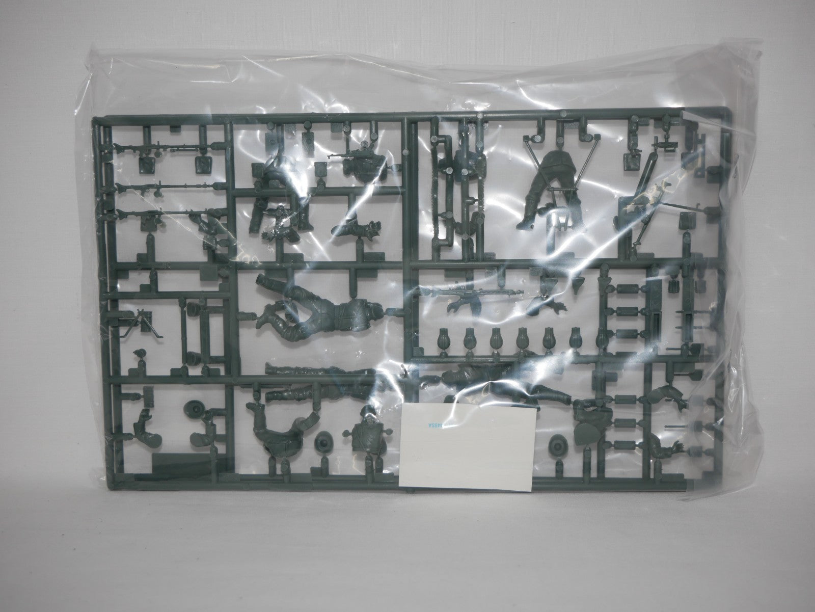Tamiya Military Miniatures 1:35 Scale German Machine Gun Troops Infantry - 35038