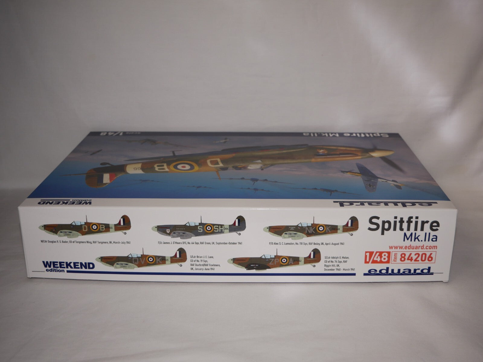 Eduard 1:48 Scale Model WWII Supermarine Spitfire Mk.IIa Weekend Edition - 84206