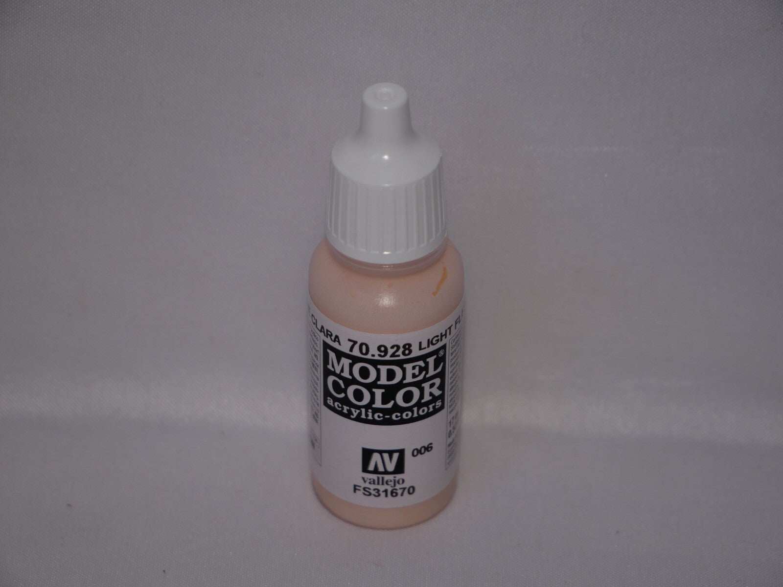 Vallejo Model Color Light Flesh Acrylic 17ml /0.57 fl oz Dropper Bottle - 70.928
