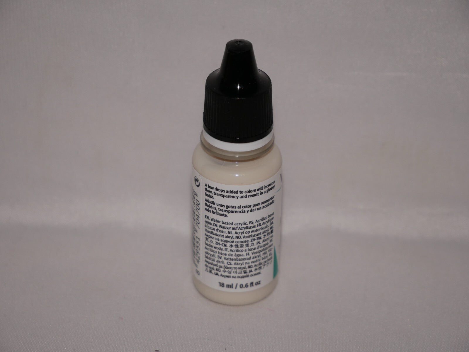 Vallejo Auxiliary Products Gloss Medium 18ml/0.60 fl oz Dropper Bottle - 70.470