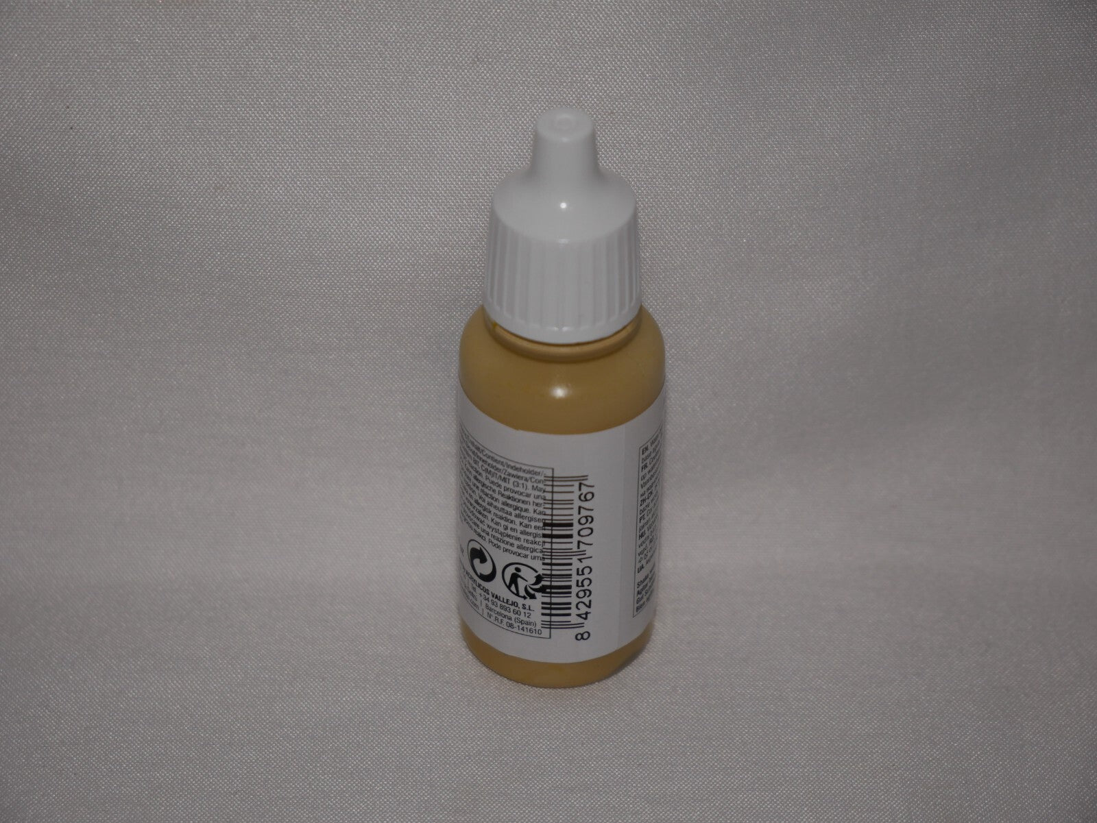 Vallejo Model Color Buff Acrylic 17ml/0.57 fl oz Dropper Bottle 70.976