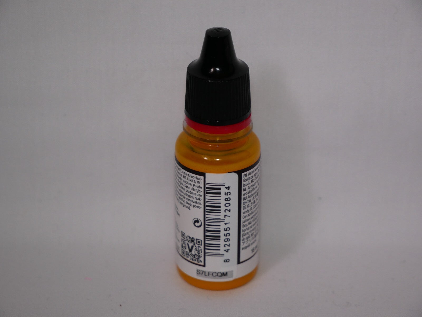 Vallejo Game Color Acrylic Inks Yellow 18ml/0.6 fl oz Dropper Bottle - 72.085