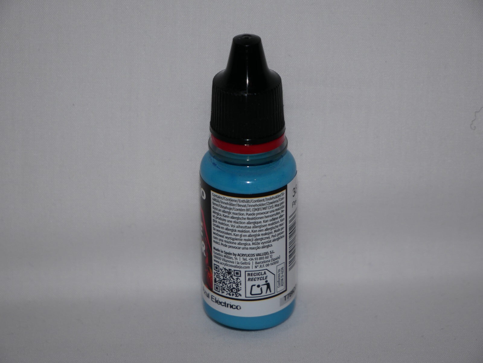 Vallejo Game Color Acrylics Electric Blue 18ml/0.6 fl oz Dropper Bottle - 72.023