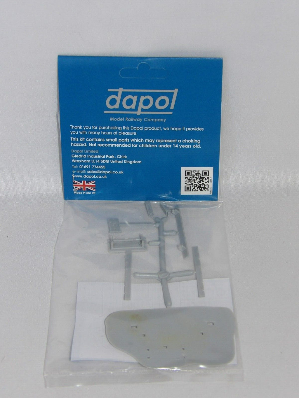 Dapol Kitmaster "OO/HO" Village Stocks C073