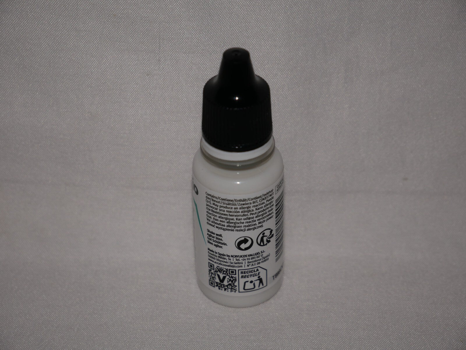 Vallejo Auxiliary Products Matt Base 18ml/0.60 fl oz Dropper Bottle - 70.540