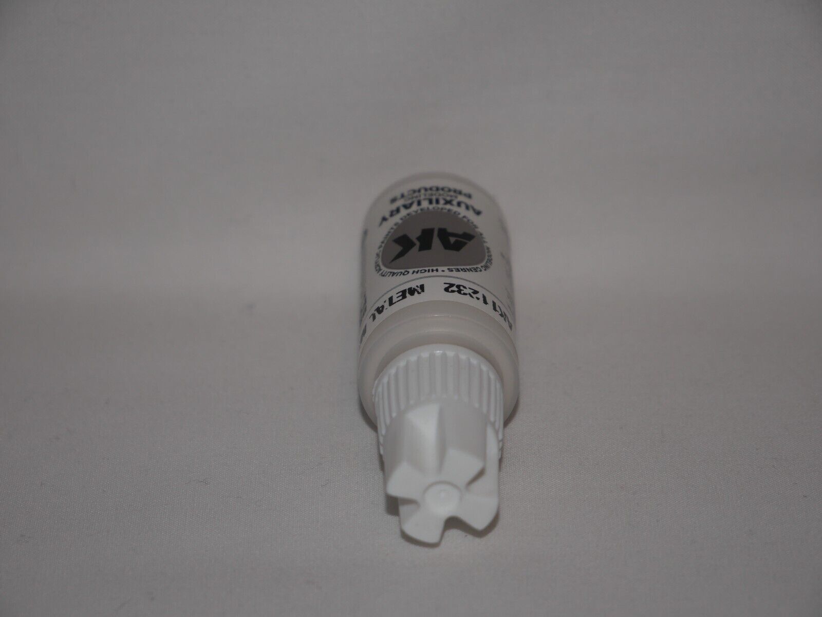 AK Interactive Auxiliary Products Range Metal Medium 17ml Dropper Bottle AK11232