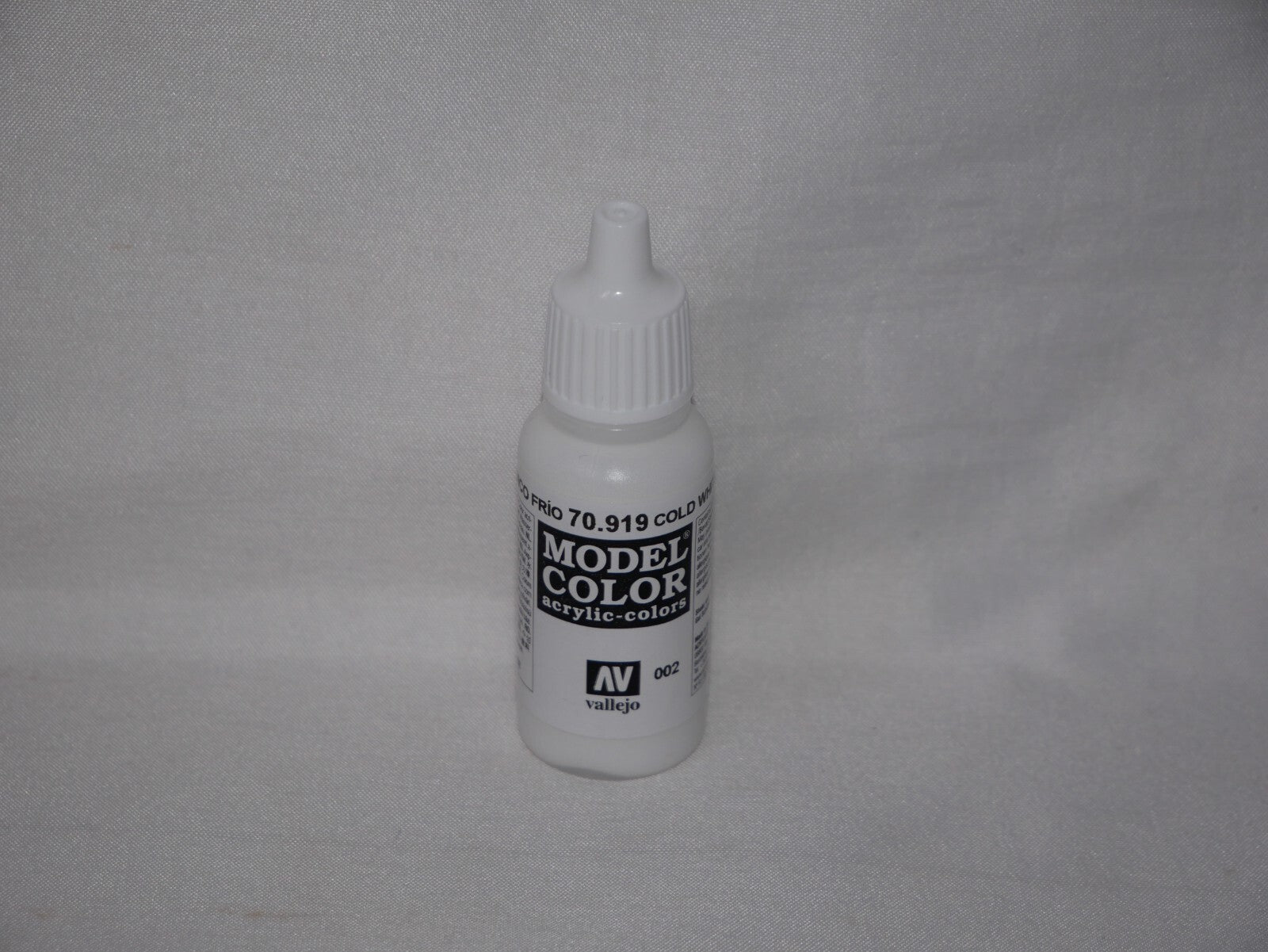 Vallejo Model Color Cold White Acrylic 17ml/0.57 fl oz Dropper Bottle - 70.919