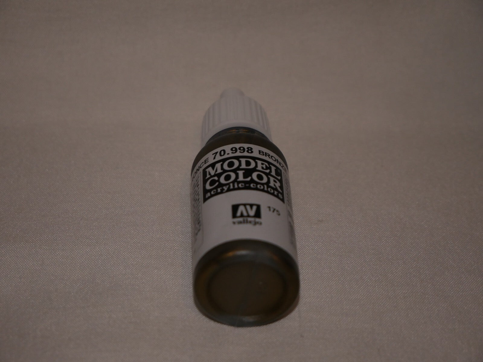 Vallejo Model Color Bronze Metallic Acrylic 17ml/0.57 fl oz Dropper - 70.998