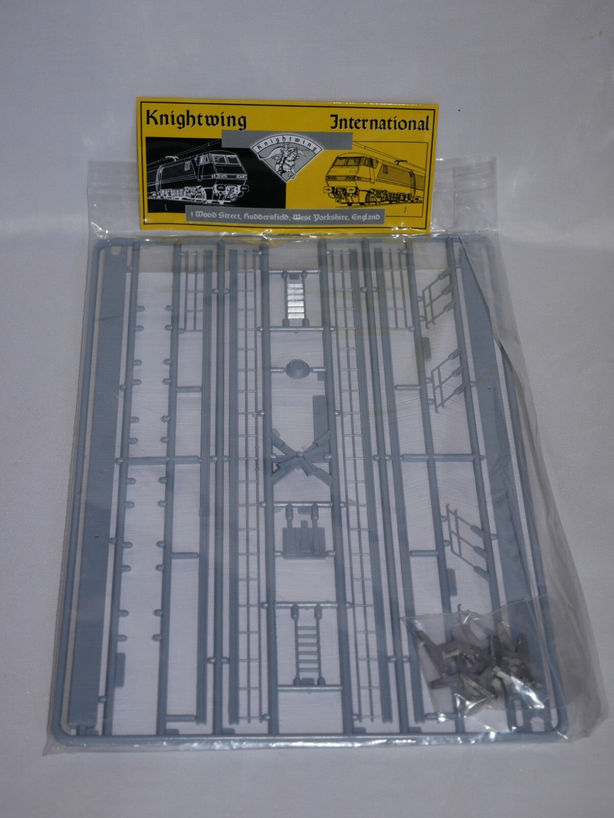Knightwing "OO/HO" Depot/TMD Industrial Walkway With Metal Supports (25") - PM140