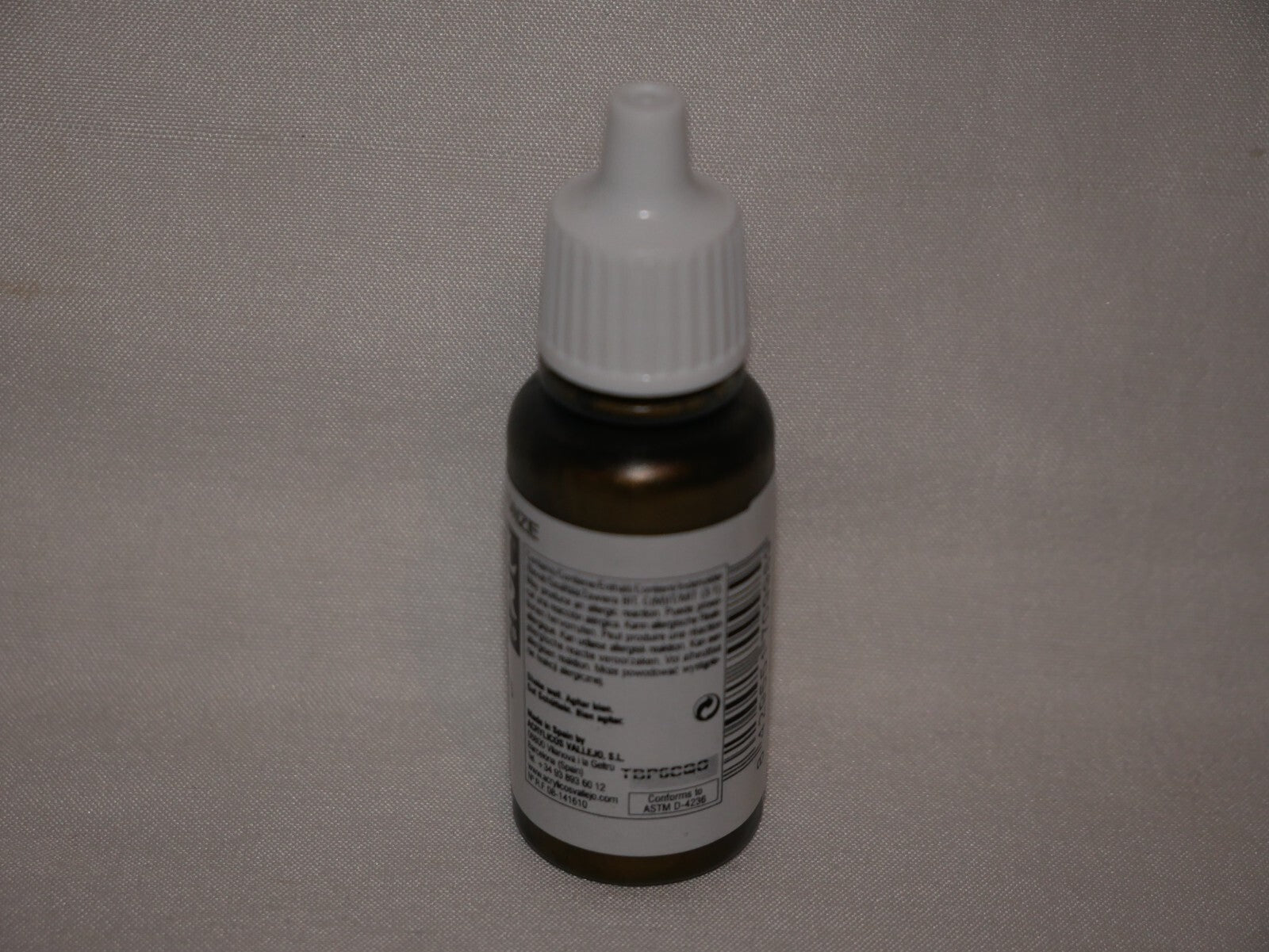 Vallejo Model Color Bronze Metallic Acrylic 17ml/0.57 fl oz Dropper - 70.998