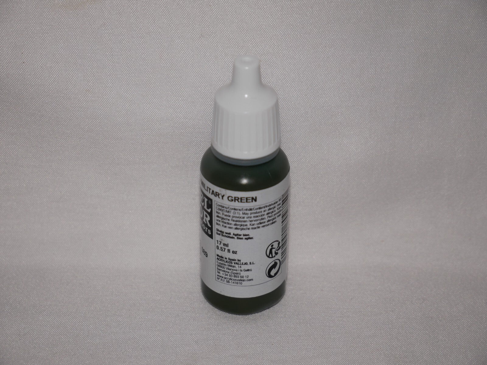 Vallejo Model Color Military Green Acrylic 17ml/0.57 fl oz Dropper Bottle 70.975