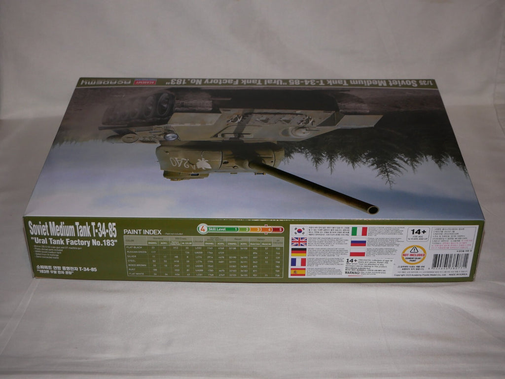 Academy 1:35 Soviet Medium Tank T-34-85 Ural Tank Factory No.183 Level 4 - 13554