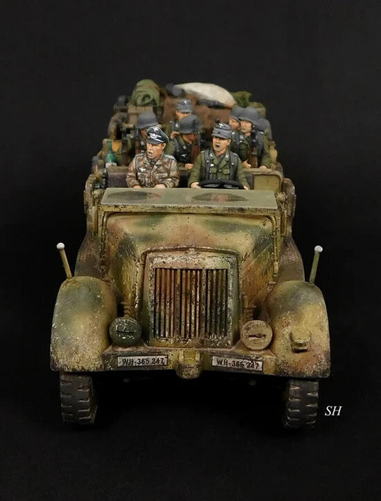 Rubicon Models 1:56 Scale German SdKfz 7 Half-Track Artillery Tractor - 280065