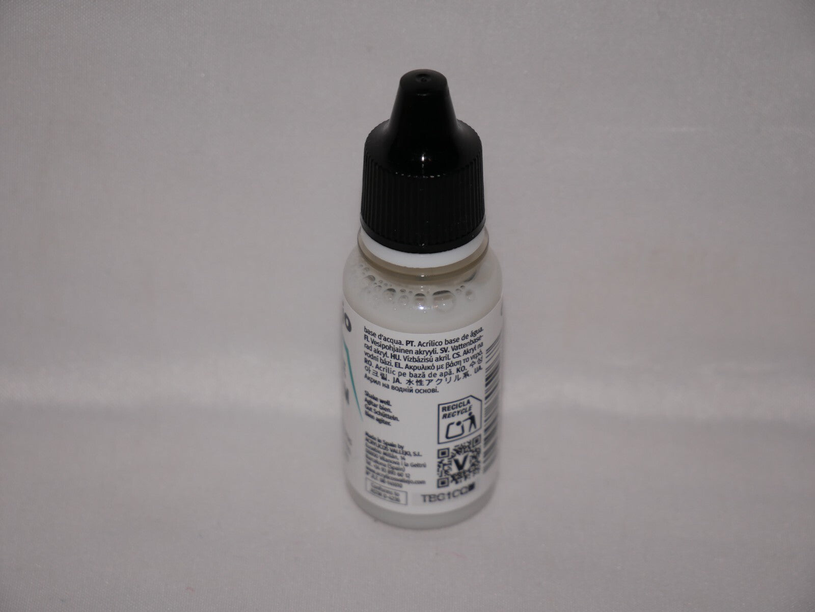 Vallejo Auxiliary Products Glaze Medium 18ml/0.60 fl oz Dropper Bottle - 70.596