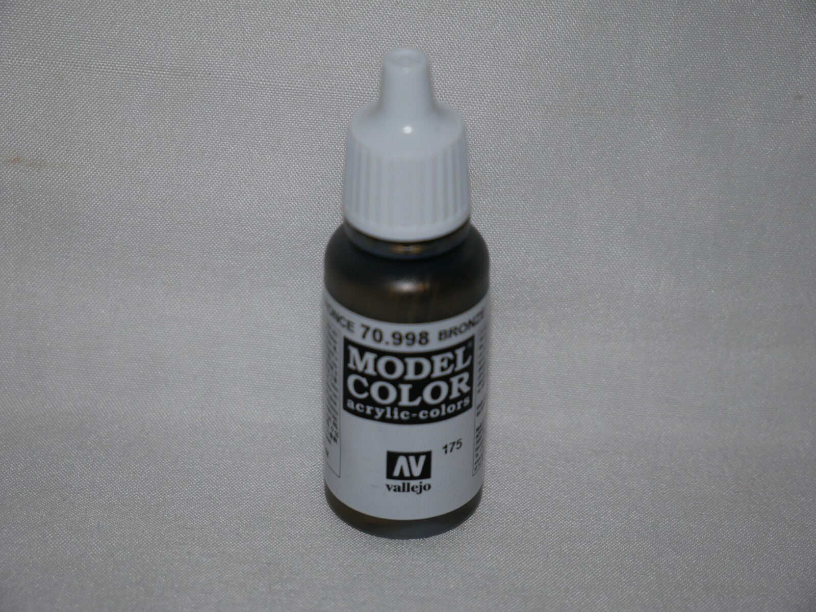 Vallejo Model Color Bronze Metallic Acrylic 17ml/0.57 fl oz Dropper - 70.998