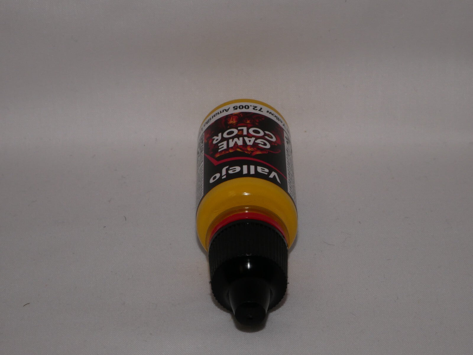 Vallejo Game Color Acrylic Moon Yellow 18ml/0.6 fl oz Dropper Bottle - 72.005