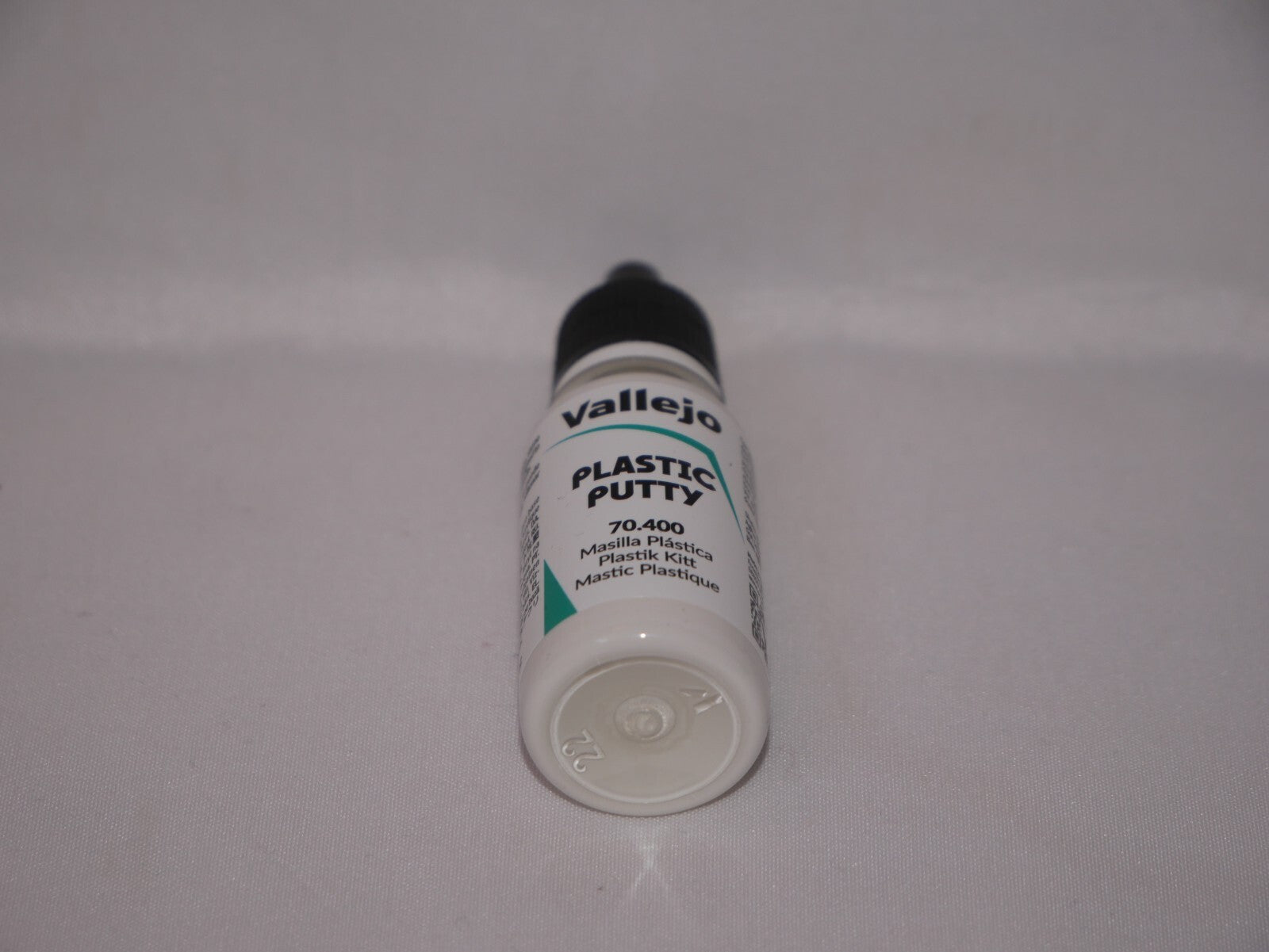 Vallejo Auxiliary Products Plastic Putty 18ml/0.6 fl oz Dropper Bottle - 70.400