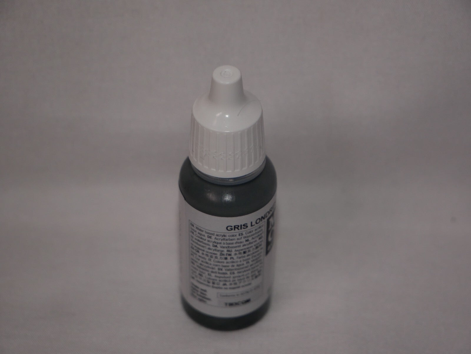 Vallejo Model Color London Grey Acrylic 17ml/0.57 fl oz Dropper Bottle - 70.836