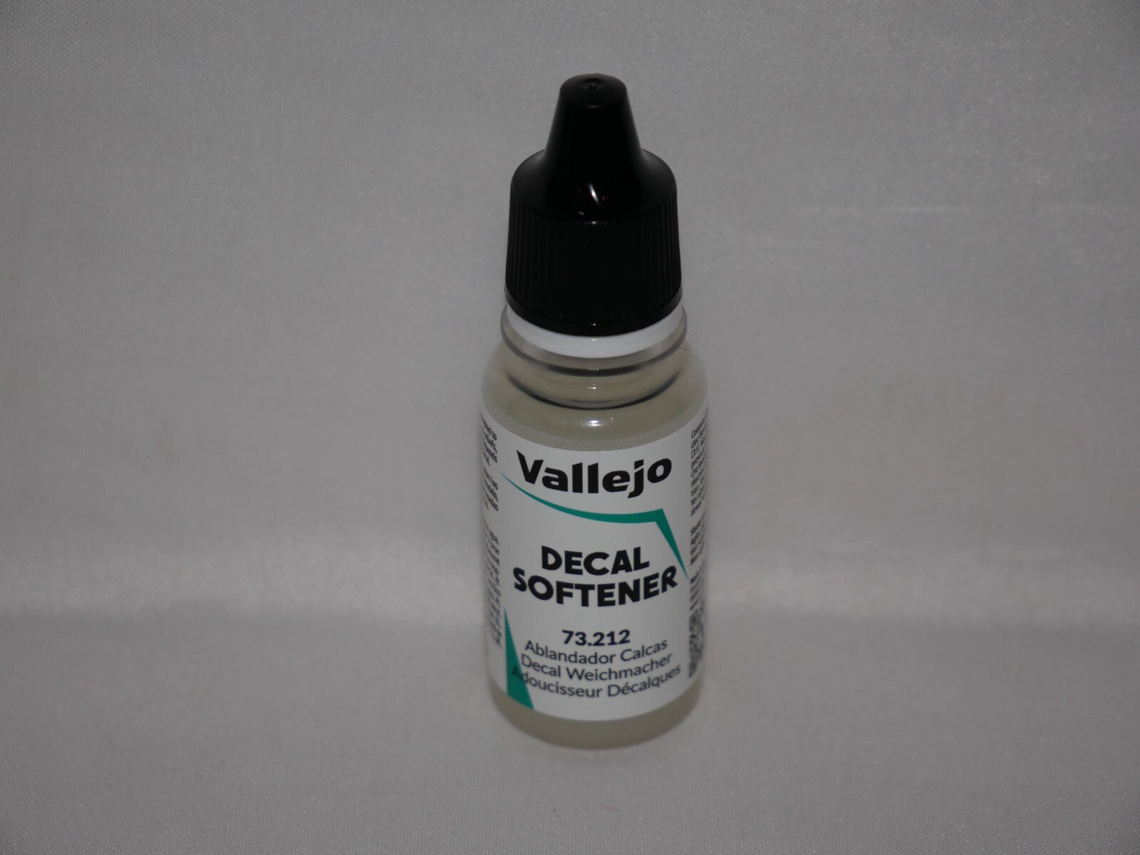 Vallejo Auxiliary Products Decal Softener 18ml/0.60 fl oz Dropper Bottle 73.212