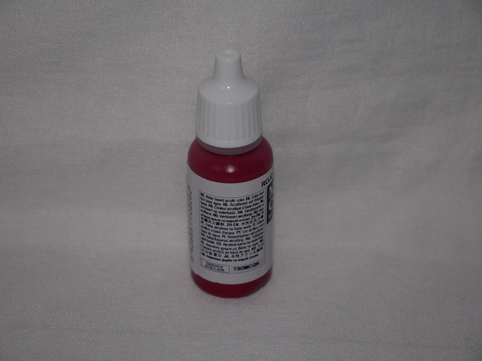 Vallejo Model Color Red Acrylic 17ml/0.57 fl oz Dropper Bottle - 70.926