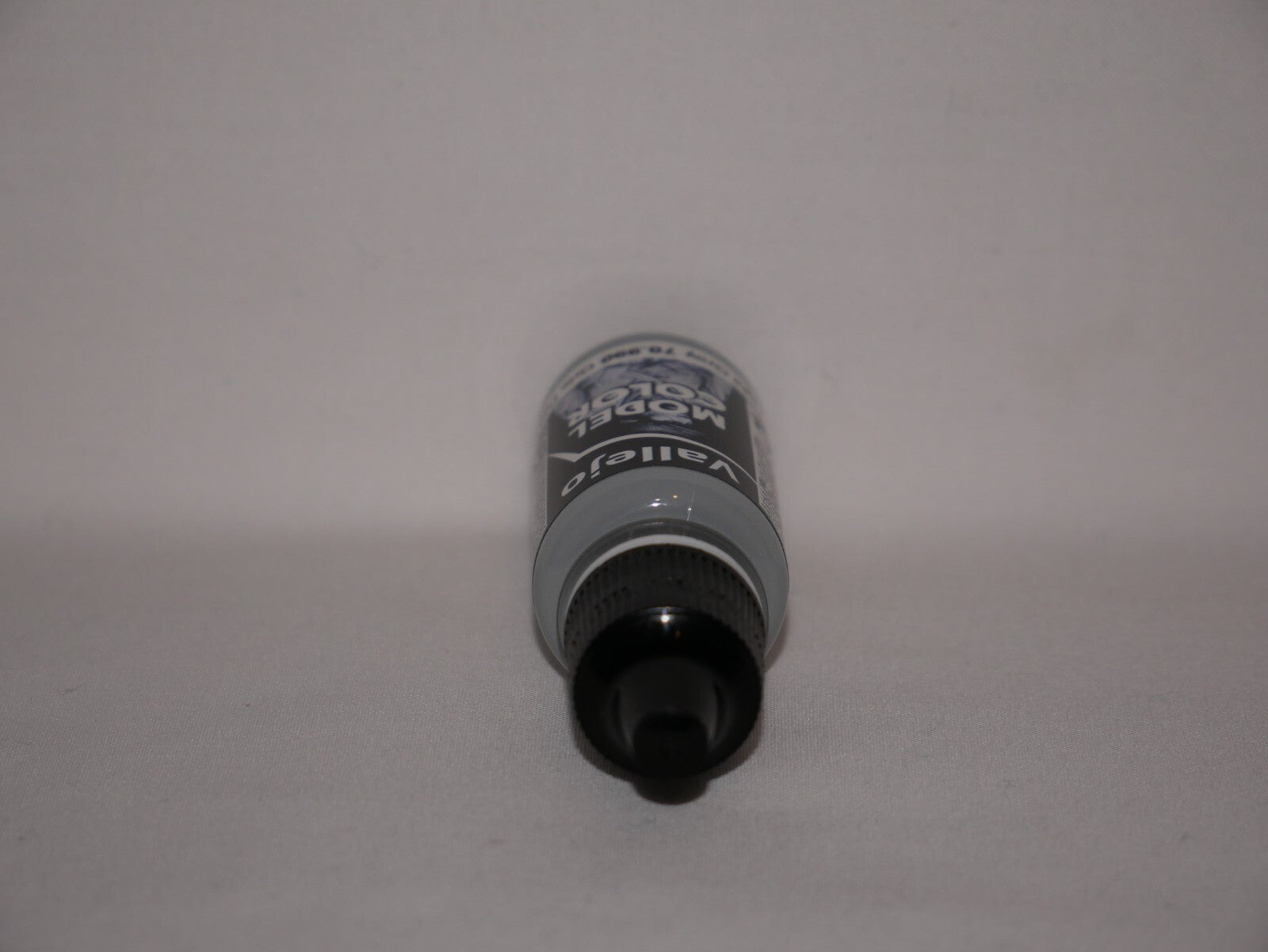 Vallejo Model Color Light Grey Acrylic 18ml/0.60 fl oz Dropper Bottle - 70.990
