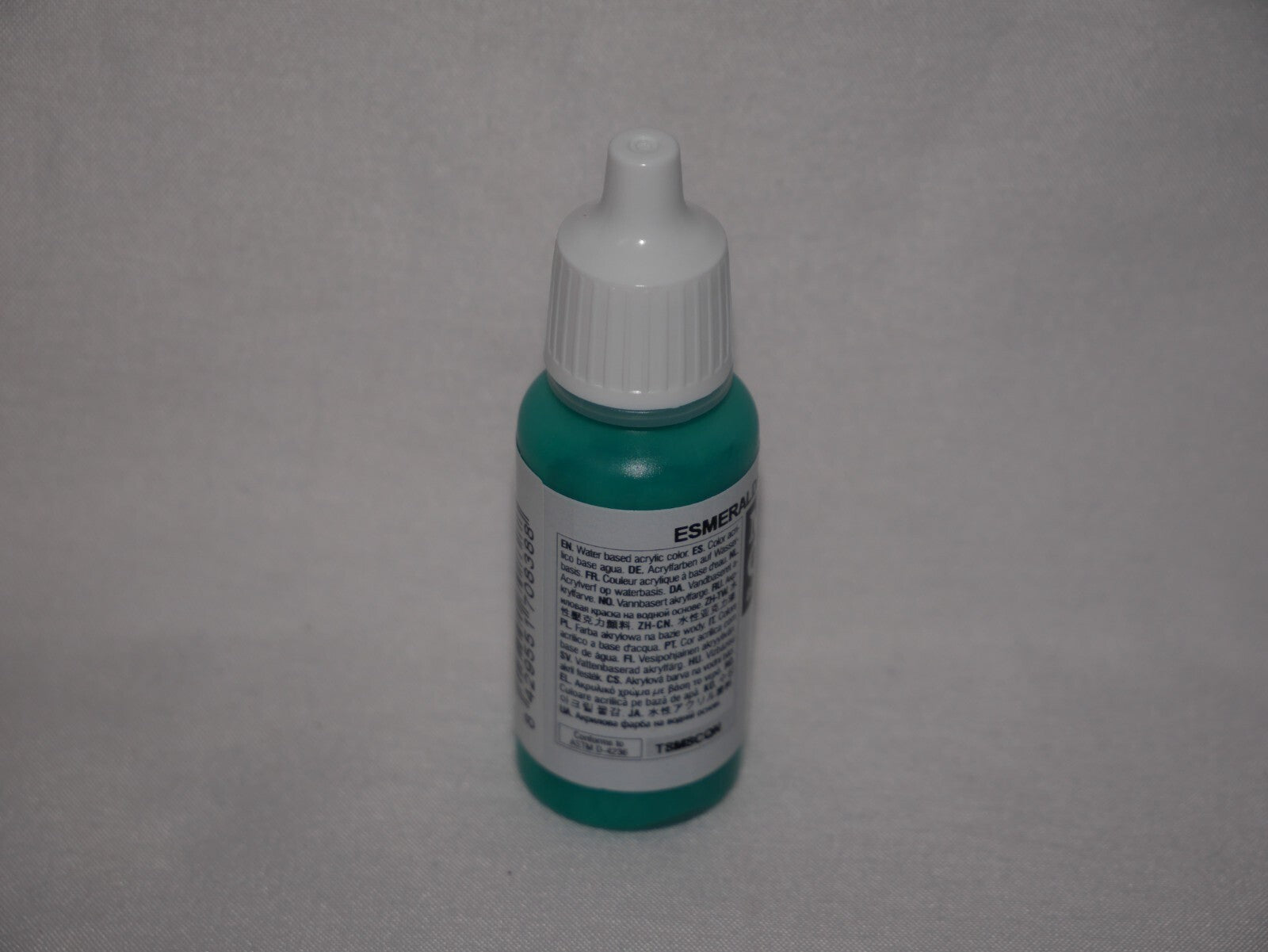 Vallejo Model Color Emerald Acrylic 17ml/0.57 fl oz Dropper Bottle - 70.838