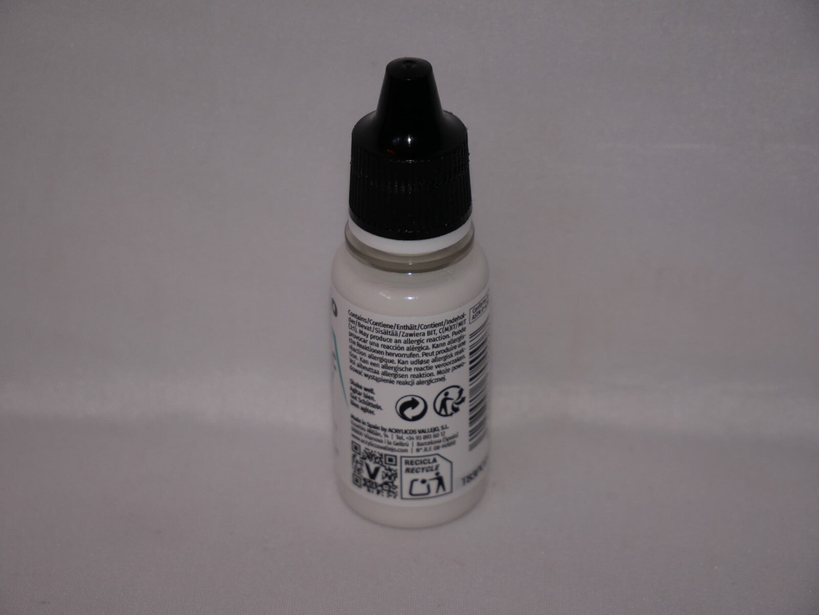 Vallejo Auxiliary Products Plastic Putty 18ml/0.6 fl oz Dropper Bottle - 70.400