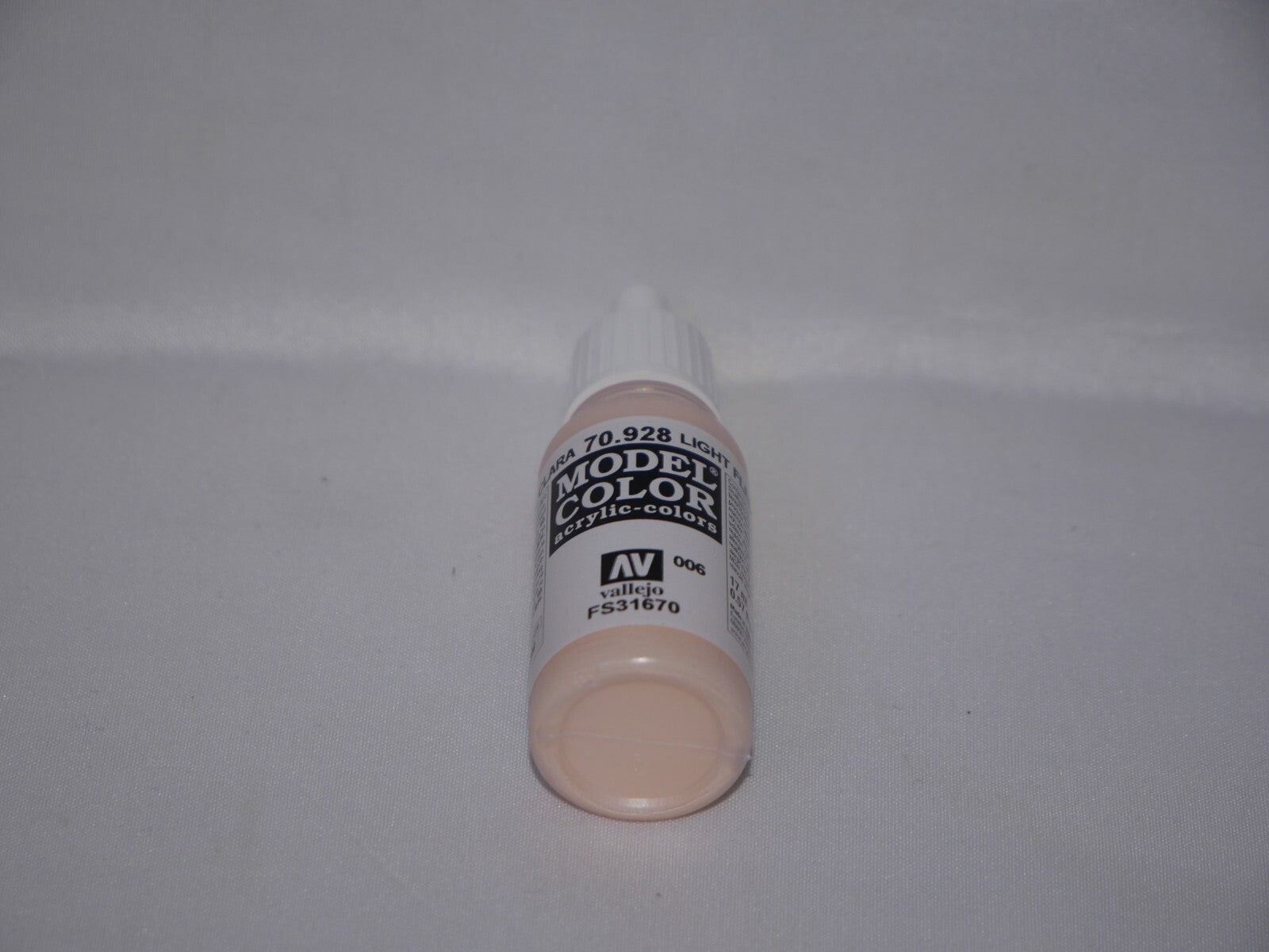 Vallejo Model Color Light Flesh Acrylic 17ml /0.57 fl oz Dropper Bottle - 70.928