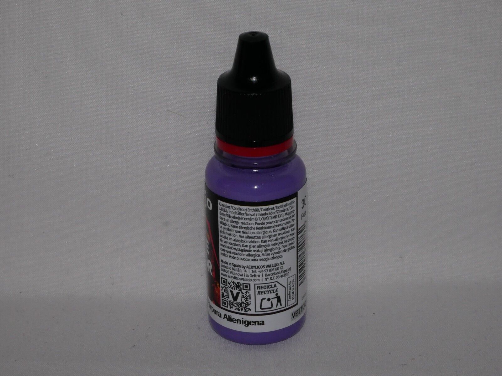 Vallejo Game Color Acrylics Alien Purple 18ml/0.6 fl oz Dropper Bottle - 72.076