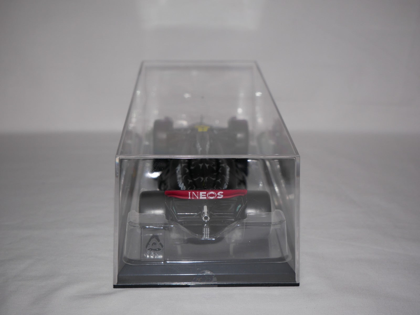 Burago 1:24 Scale Mercedes-AMG Petronas F1 2023 W14 No.43 Hamiliton - #18-28028H