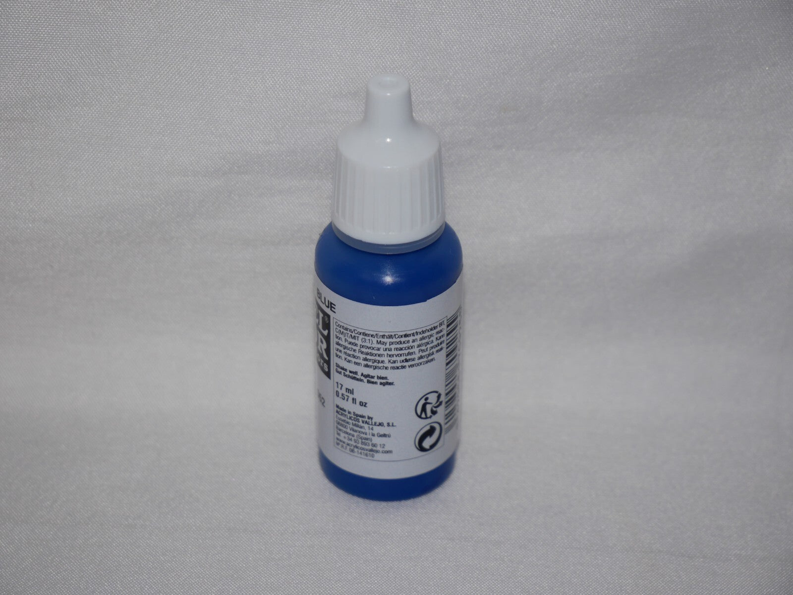 Vallejo Model Color Blue Acrylic 17ml/0.57 fl oz Dropper Bottle - 70.925