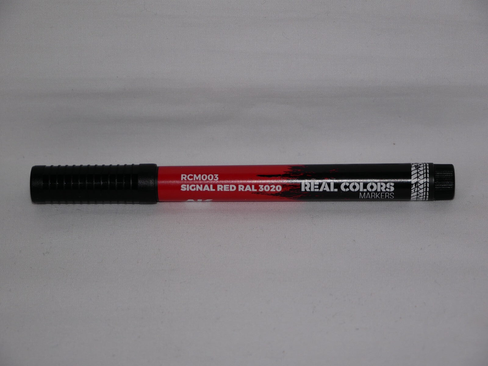 AK Interactive Real Colors Acrylic Fast Dry Markers Signal Red RAL 3020 - RCM003