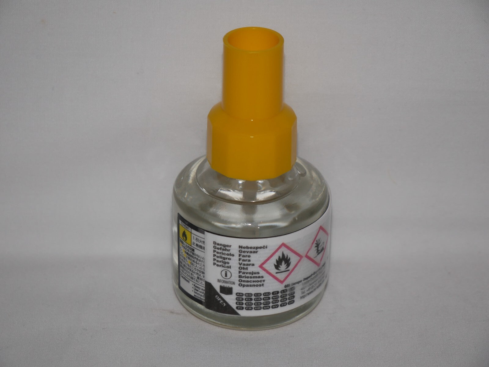 Mr Hobby Mr Cement Deluxe (Brush On Type) For Plastic Kits 40ml Bottle - MC-127