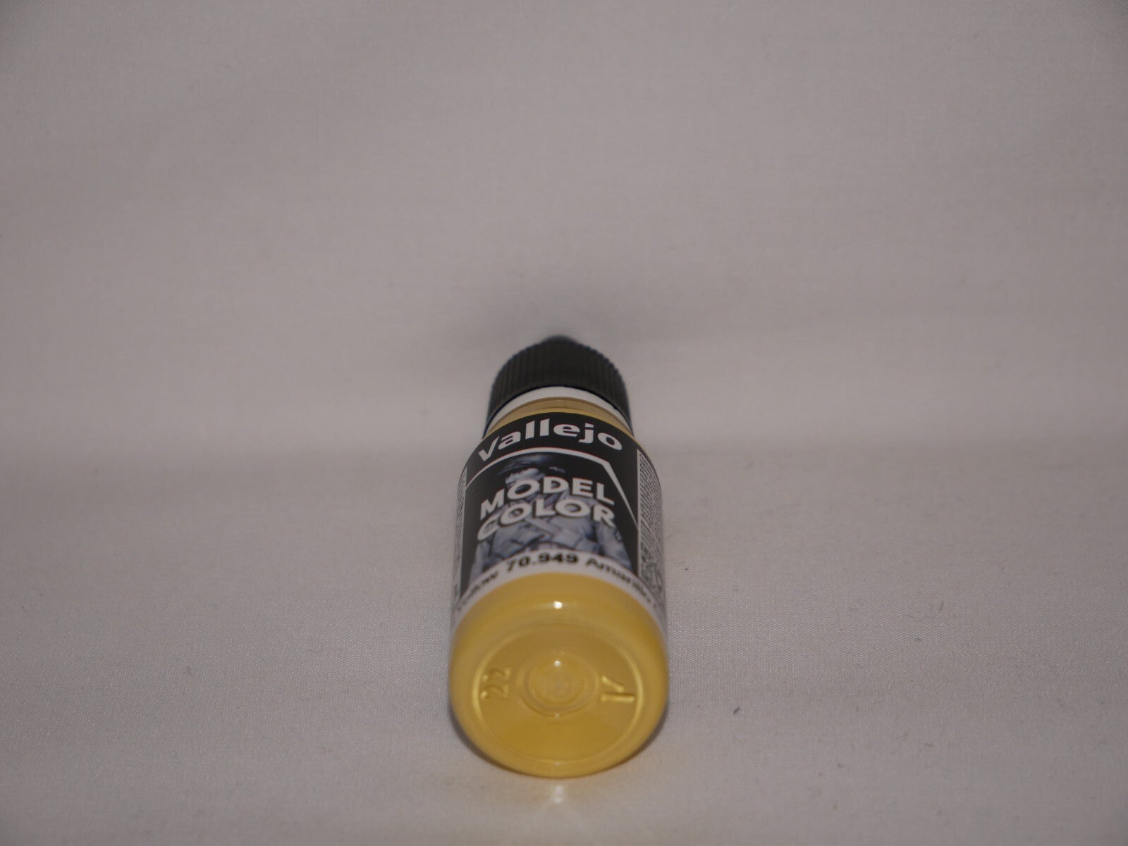Vallejo Model Color Light Yellow Acrylic 18ml/0.60 fl oz Dropper Bottle - 70.949