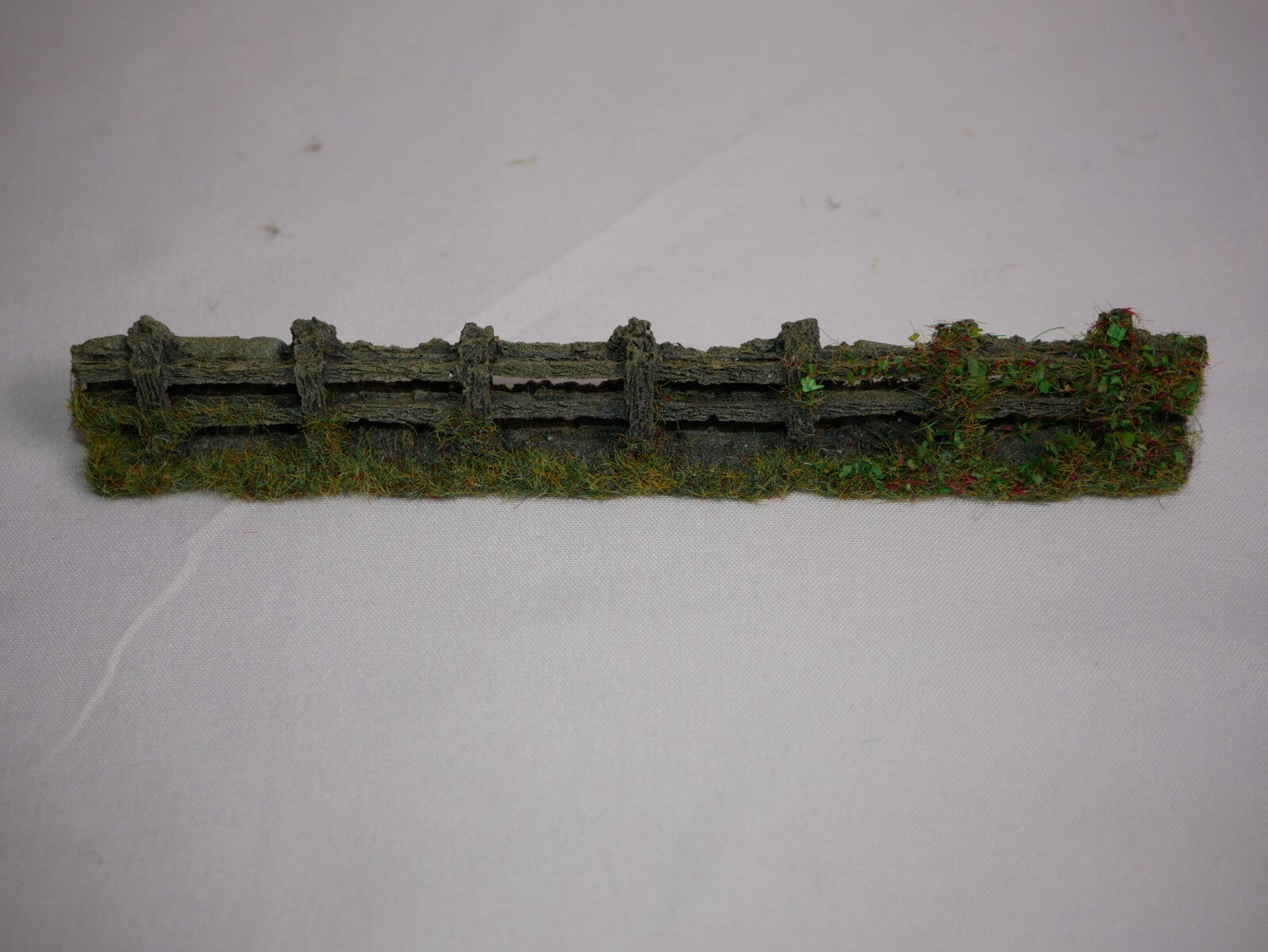 Javis "Countryside" Scenics "OO" Rough Weatherd Fencing With Foliage PF7