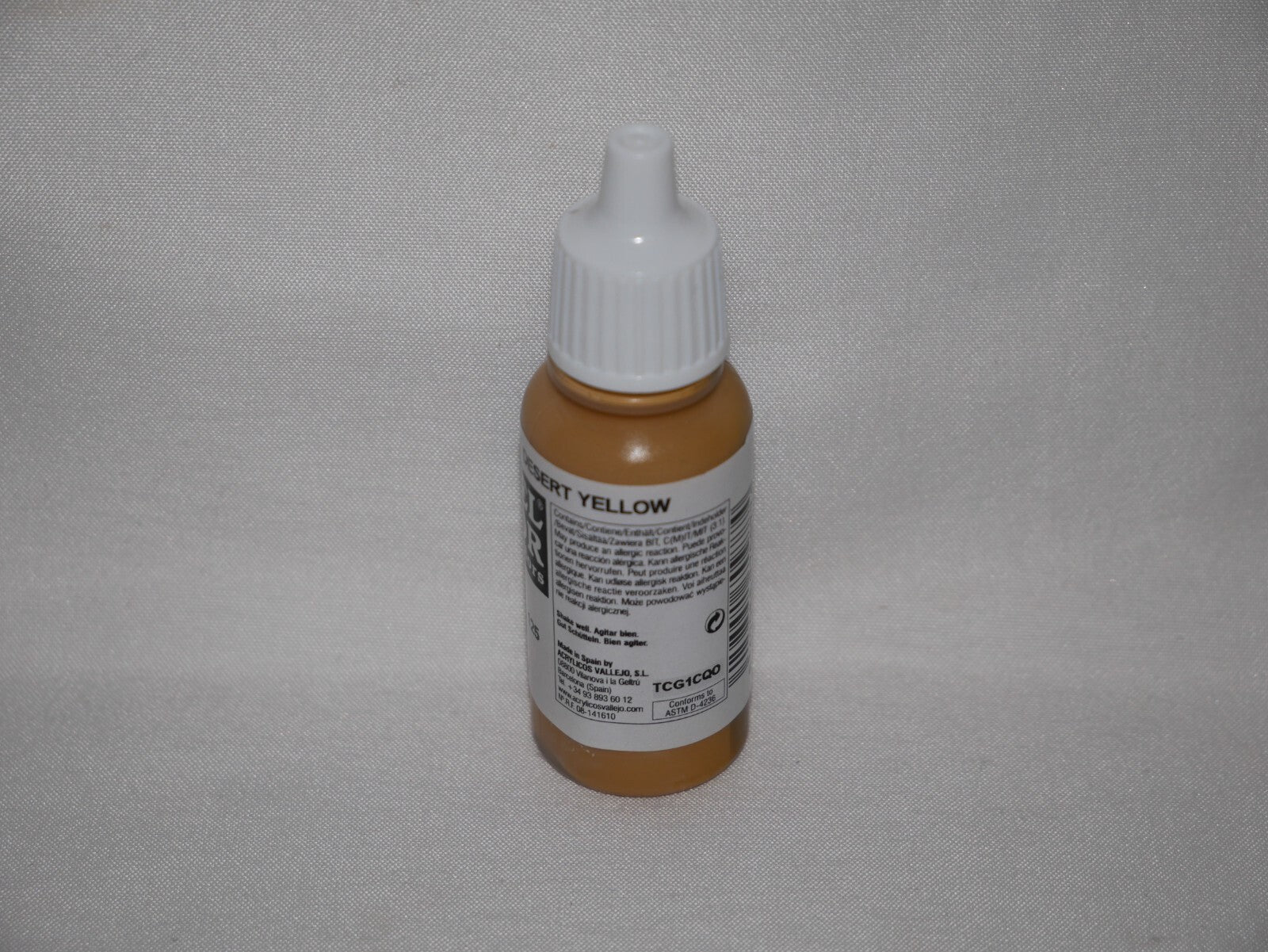 Vallejo Model Color Desert Yellow Acrylic 17ml/0.57 fl oz Dropper Bottle 70.977