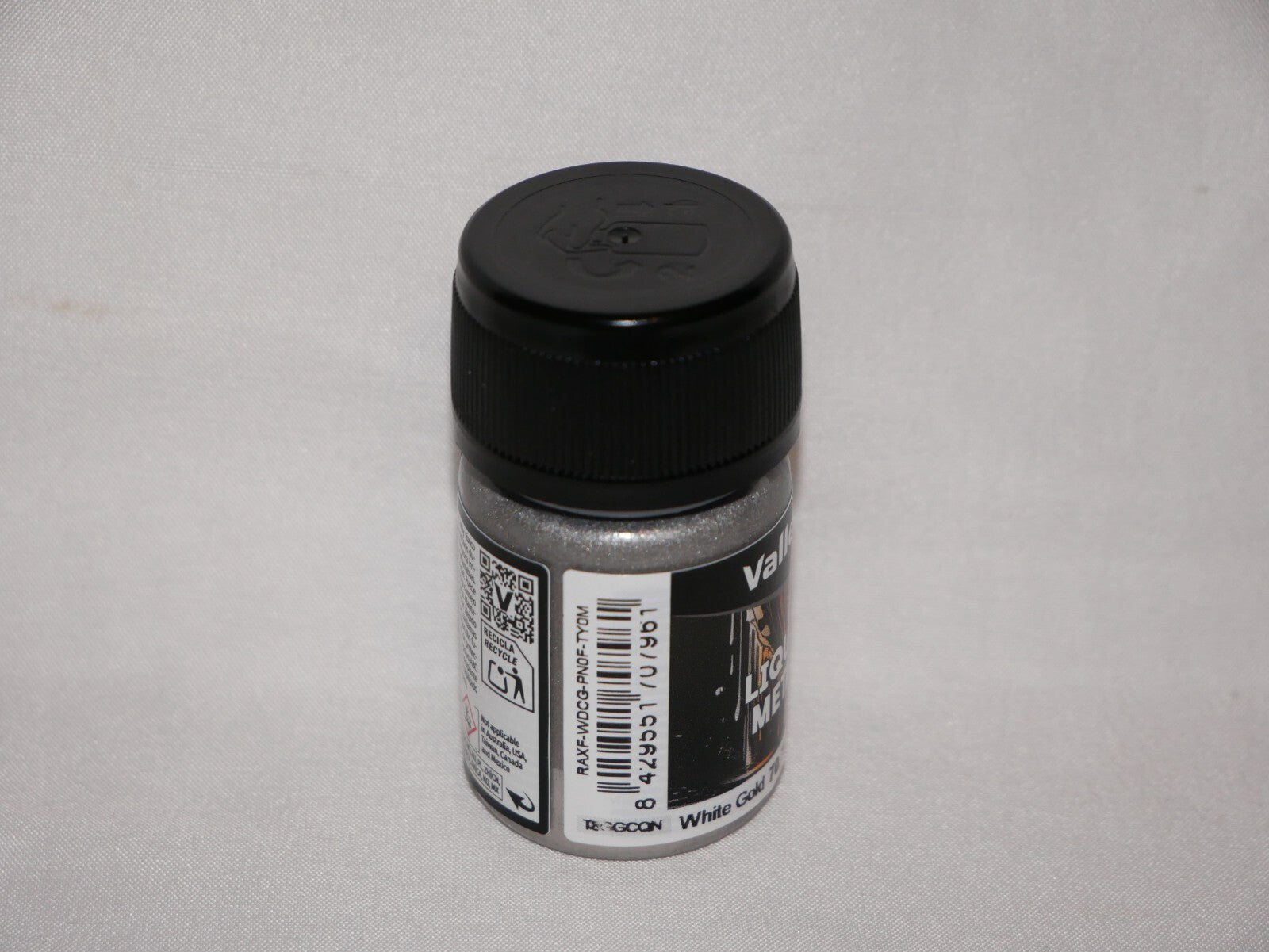 Vallejo Liquid Metal White Gold Metallic Alcohol Based 35ml / 1.15 fl oz 70.796