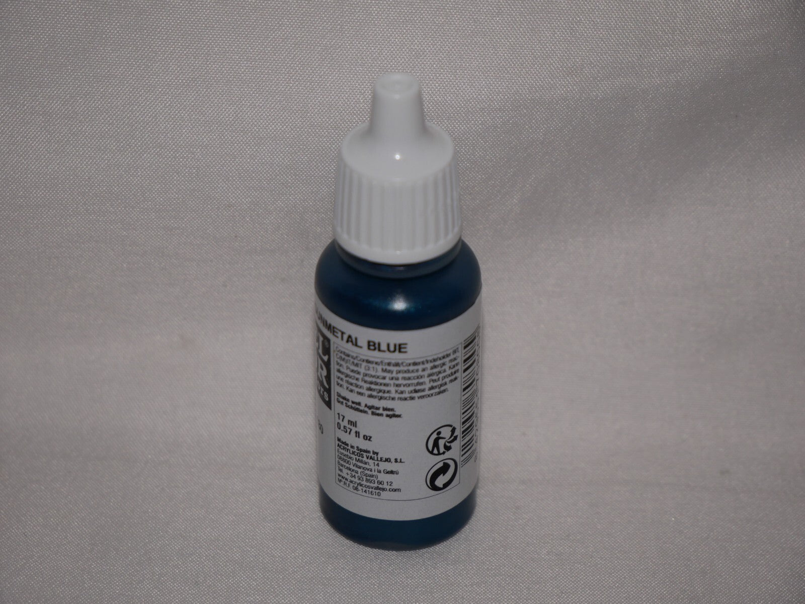 Vallejo Model Color Gunmetal Blue Acrylic 17ml/0.57 fl oz Dropper Bottle 70.800
