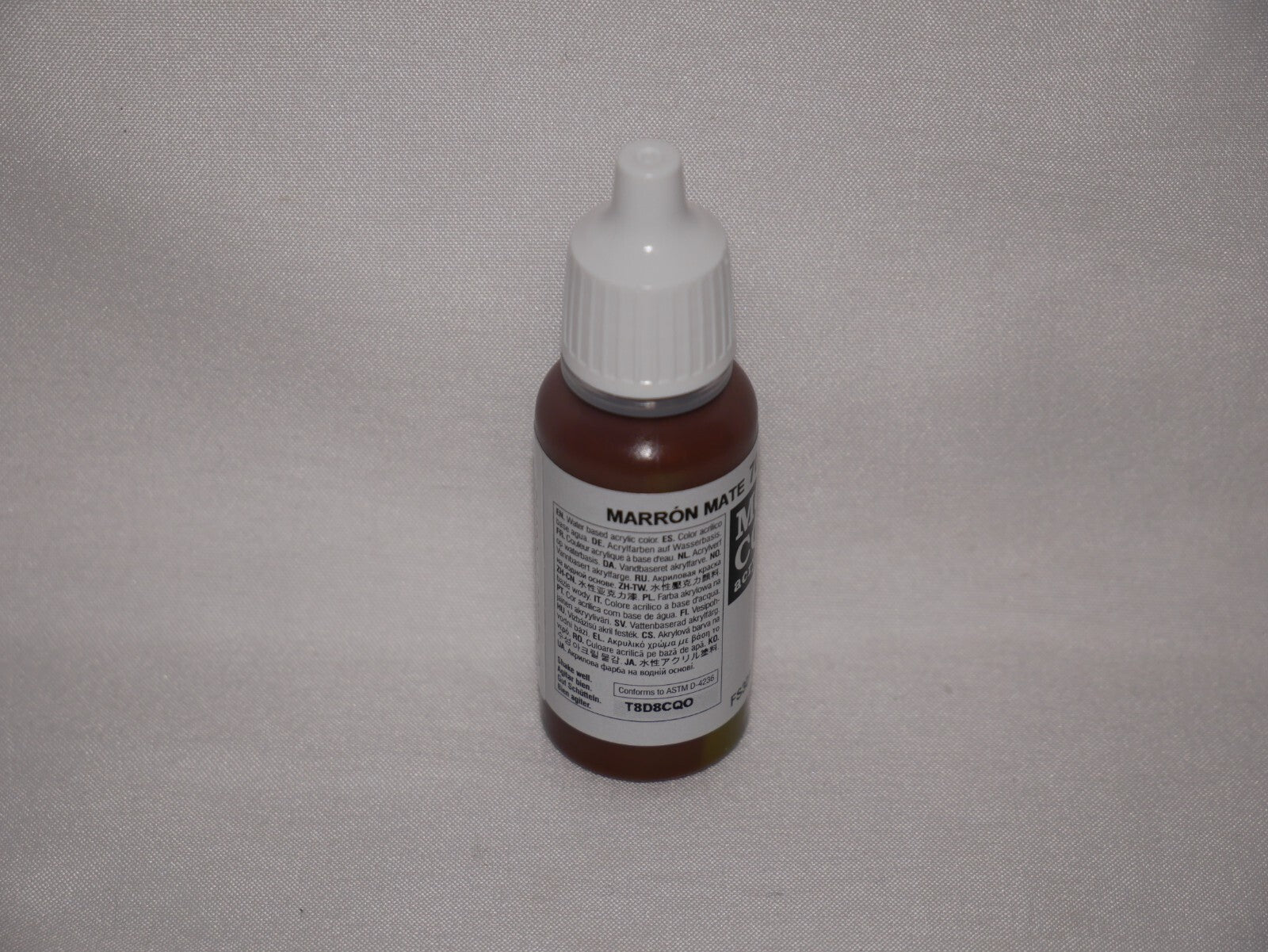 Vallejo Model Color Flat Brown Acrylic 17ml/0.57 fl oz Dropper Bottle - 70.984