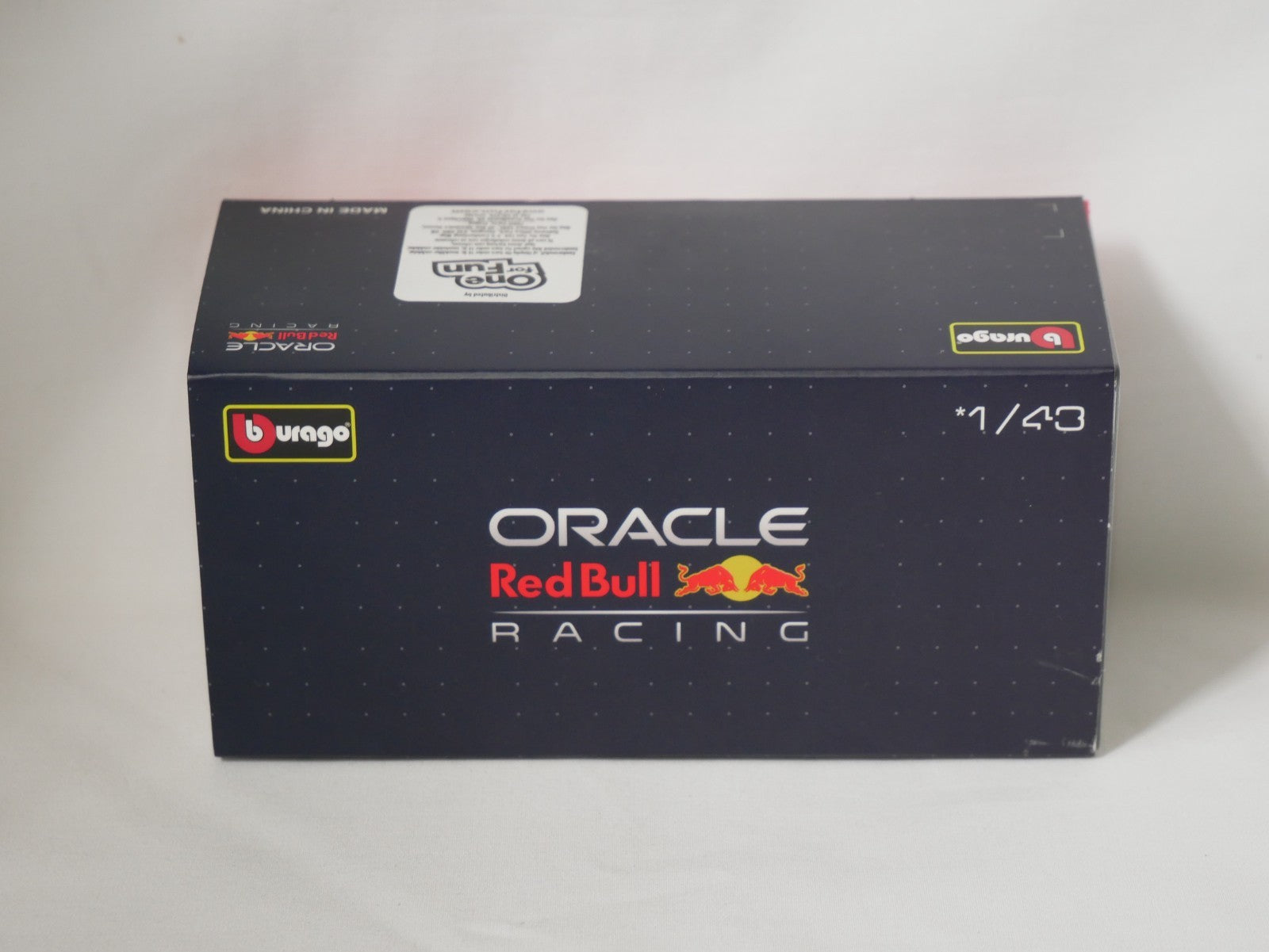 Burago 1:43 Oracle Redbull Racing RB20 Car With Sergio Pérez Helmet - #18-38098P