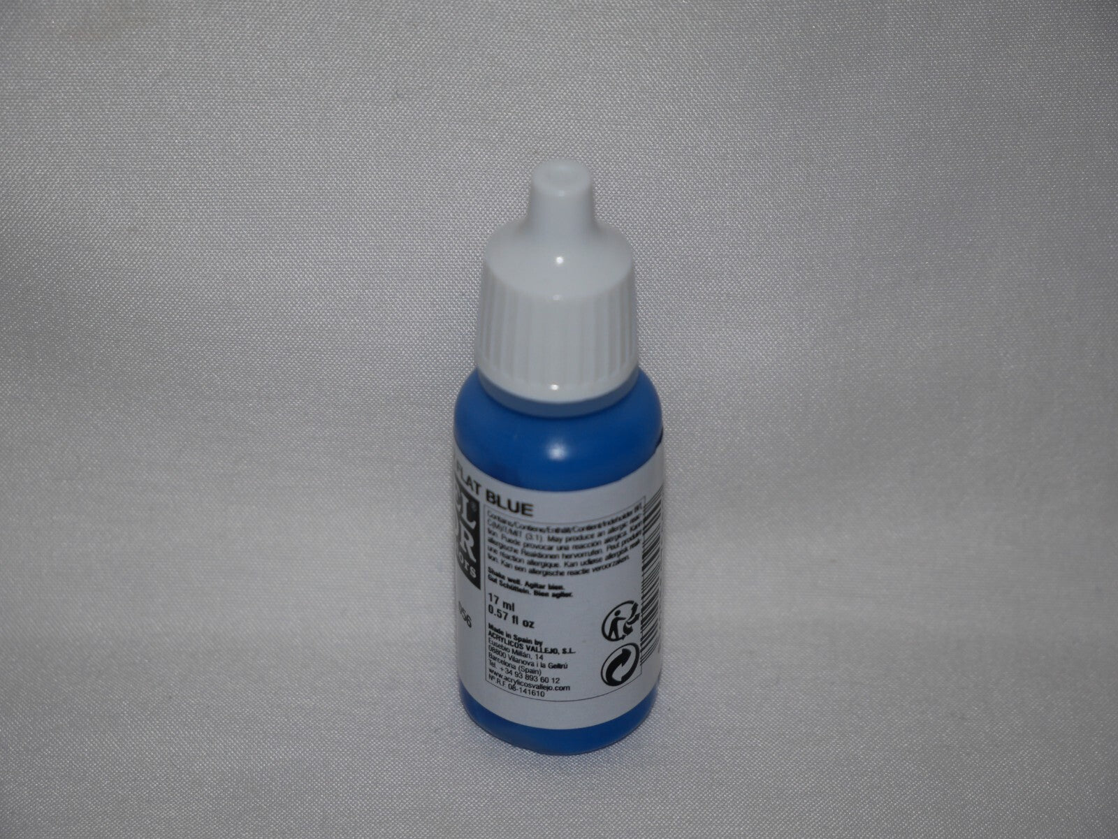 Vallejo Model Color Flat Blue Acrylic 17ml/0.57 fl oz Dropper Bottle - 70.962