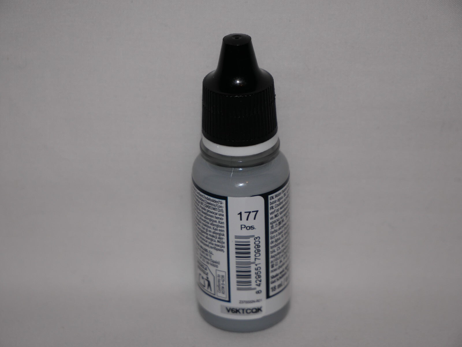 Vallejo Model Color Light Grey Acrylic 18ml/0.60 fl oz Dropper Bottle - 70.990