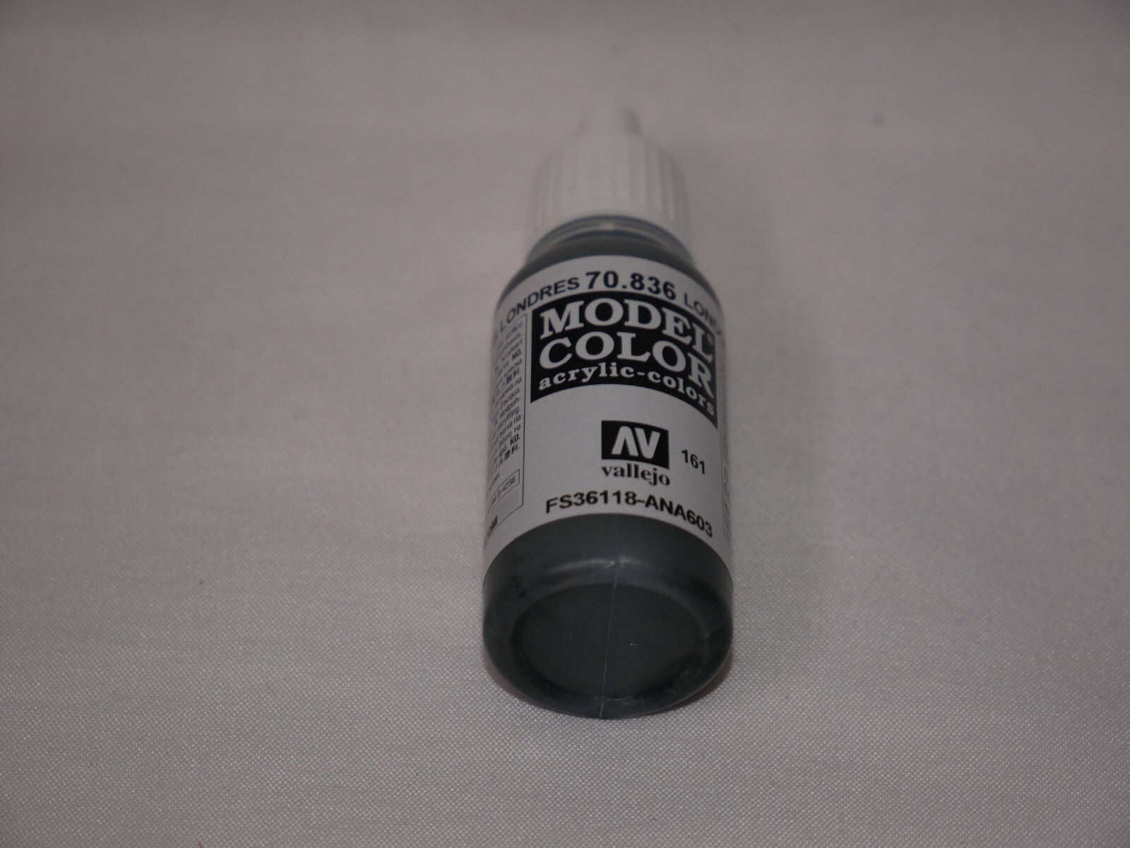 Vallejo Model Color London Grey Acrylic 17ml/0.57 fl oz Dropper Bottle - 70.836
