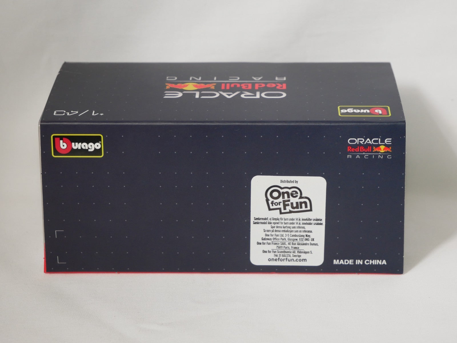 Burago 1:43 Oracle Redbull Racing RB20 Car With Sergio Pérez Helmet - #18-38098P
