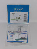 Dapol Kitmaster "OO/HO" Sign Post & Stile C078